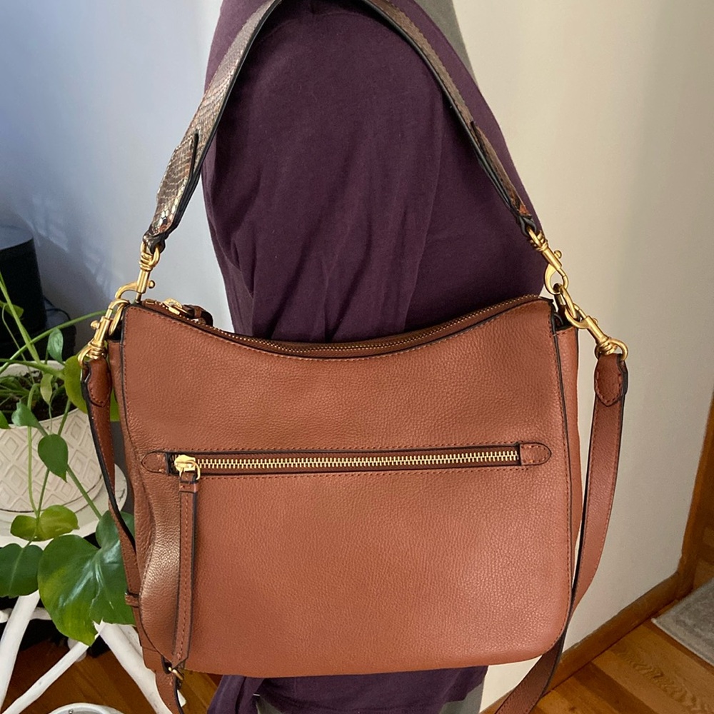 EUC Banana Republic leather shoulder /crossbody bag